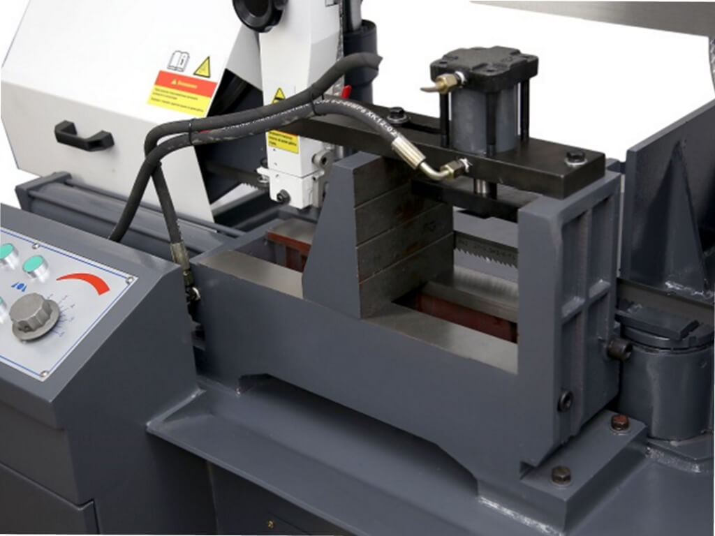 Полуавтоматический ленточнопильный станок MetalMaster MGH-200