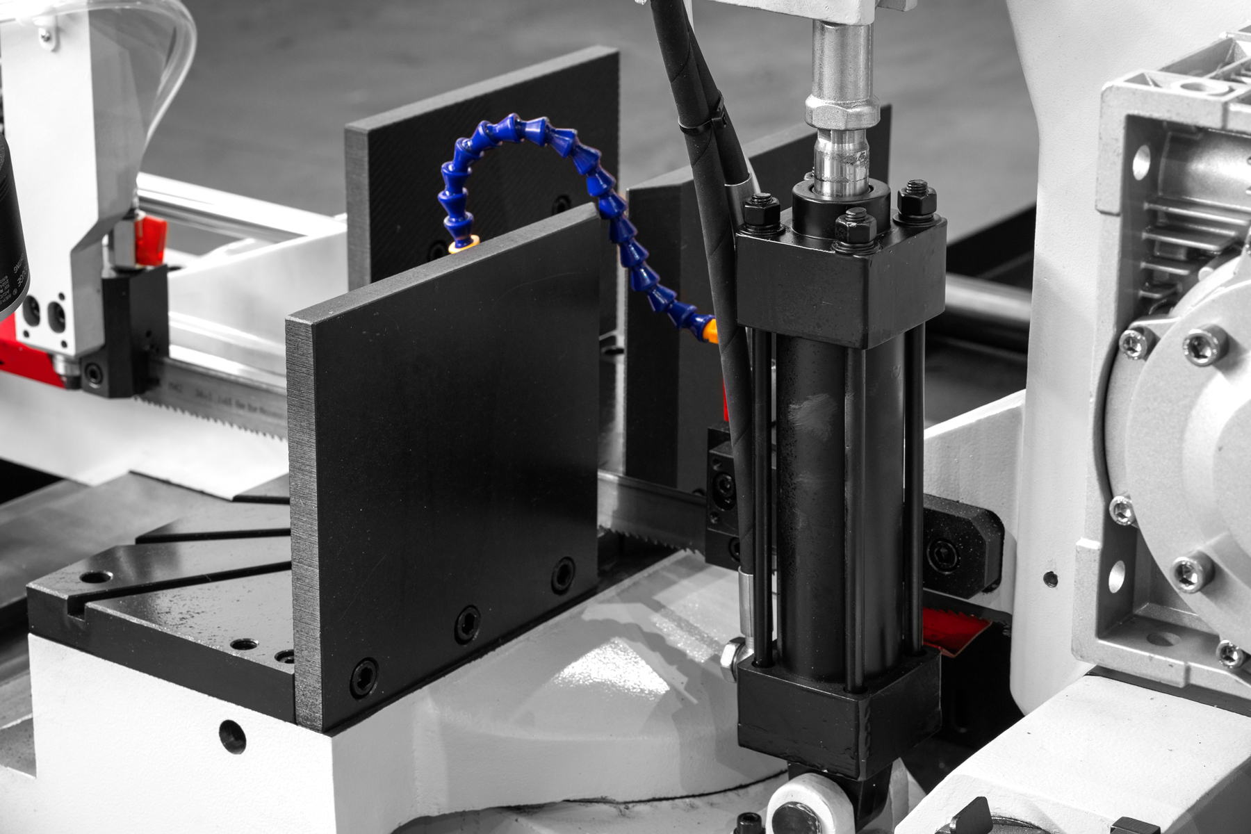 Гидравлический ленточнопильный станок Stalex BS-460G-JC SERVO