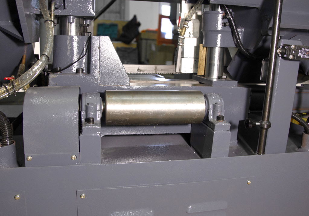 Полуавтоматический ленточнопильный станок MetalMaster MGH-200