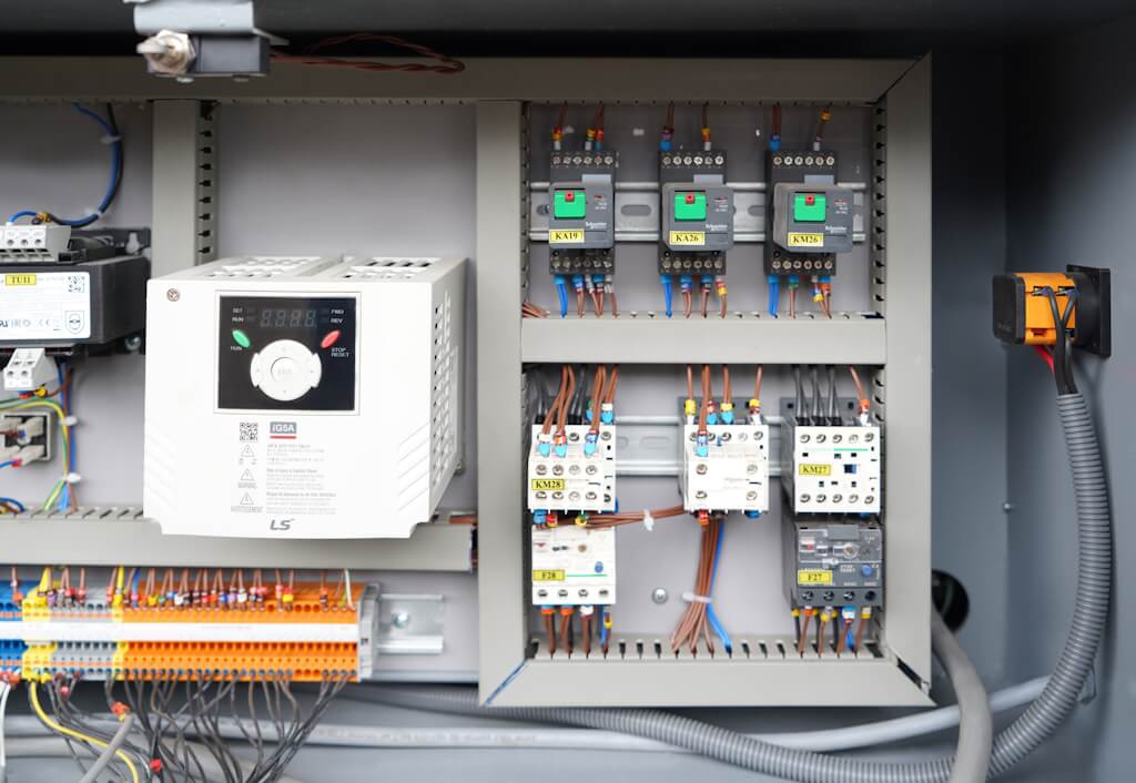 Ленточнопильный полуавтоматический станок CUTERAL PSM 440X700 DM LITE
