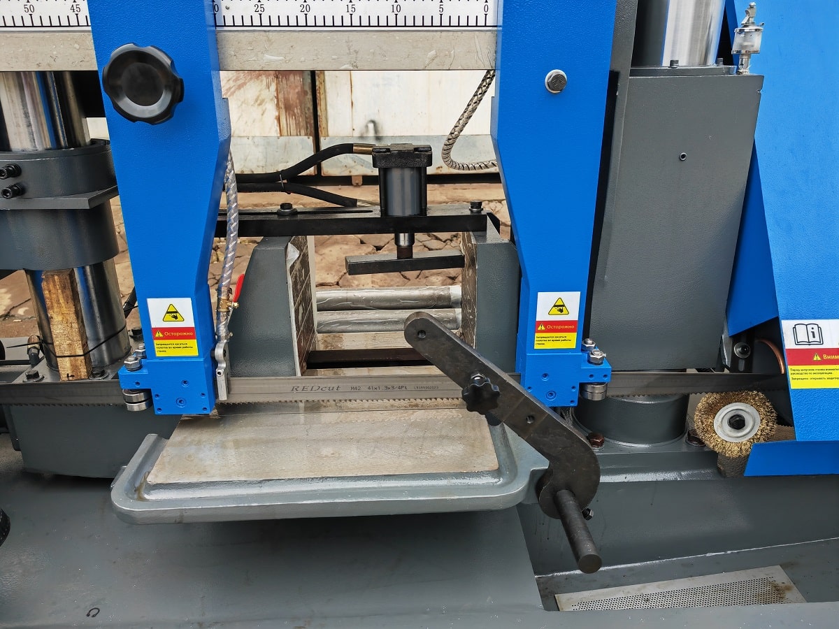 MetalTec BS 400 CH ленточнопильный станок резка под 90°