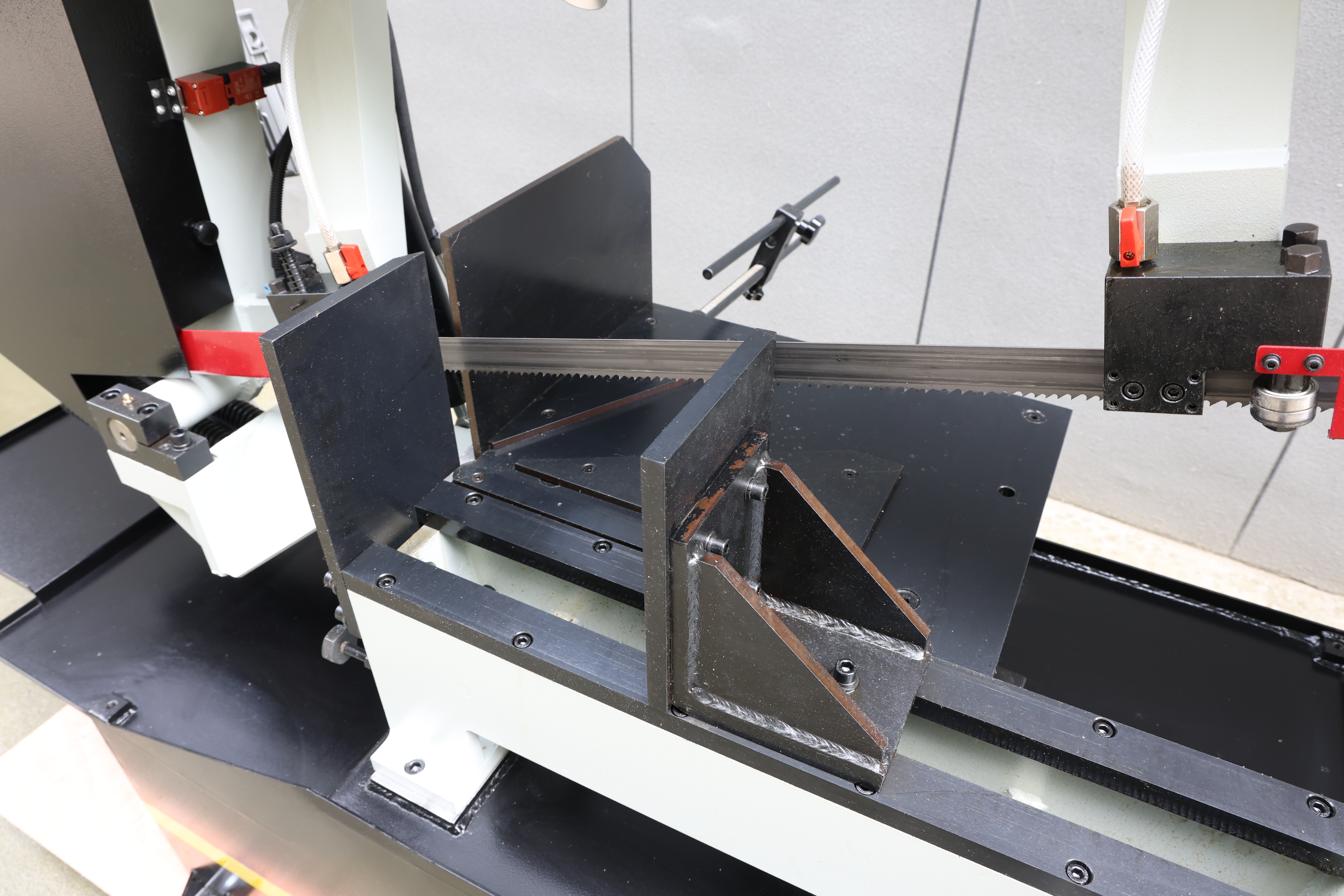 Станок ленточнопильный с гидроподъёмом рамы STALEX BS-2114ТH