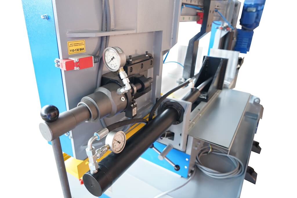 Ленточнопильный полуавтоматический станок CUTERAL PSM 440X700 DM LITE