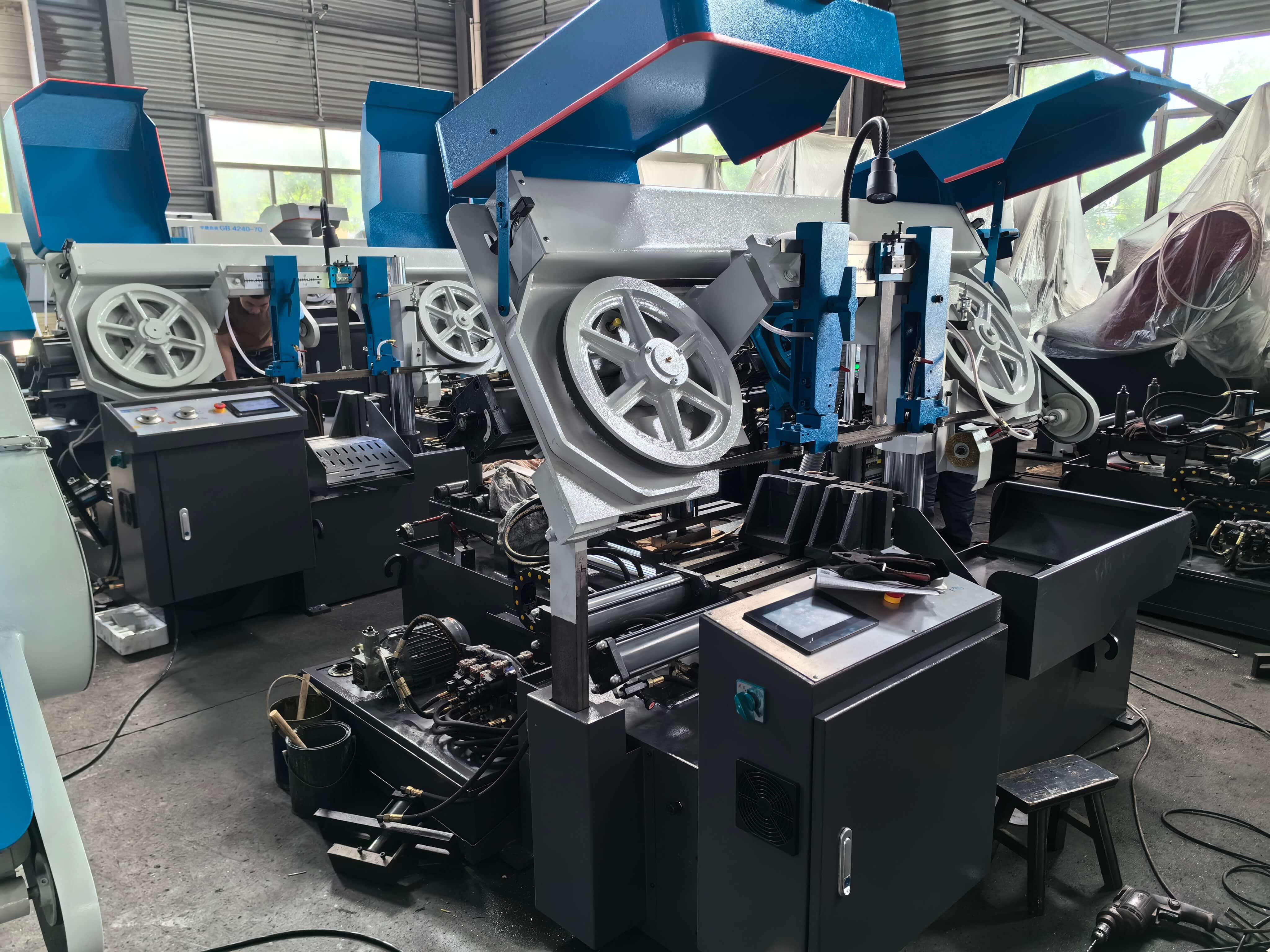 MetalTec MBS 430 CА автоматический колонный ленточнопильный станок