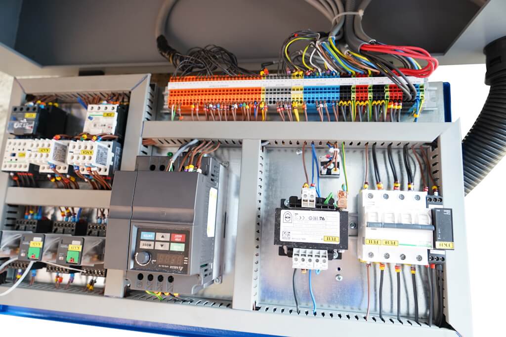 Ленточнопильный полуавтоматический станок CUTERAL PSM 420X600 M