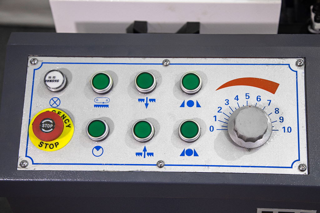 Полуавтоматический ленточнопильный станок MetalMaster MGH-200