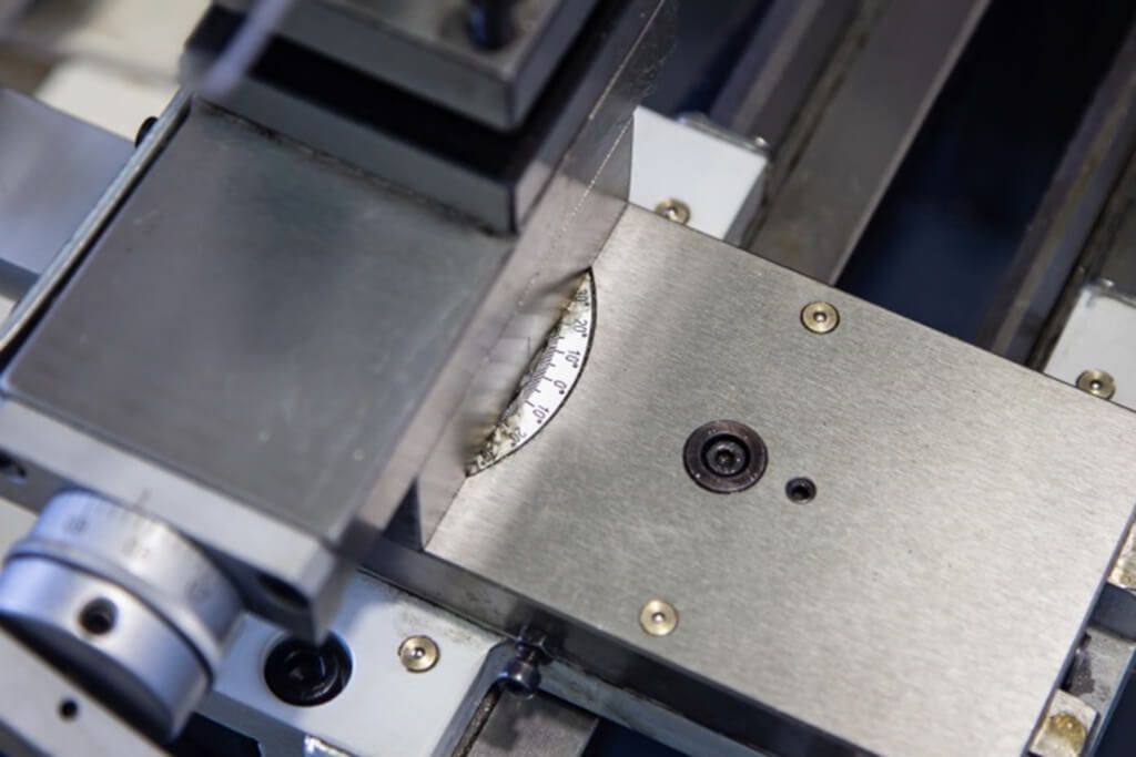 Токарно-винторезный станок Metal Master MML 2140V с проходным отверстием шпинделя 38мм