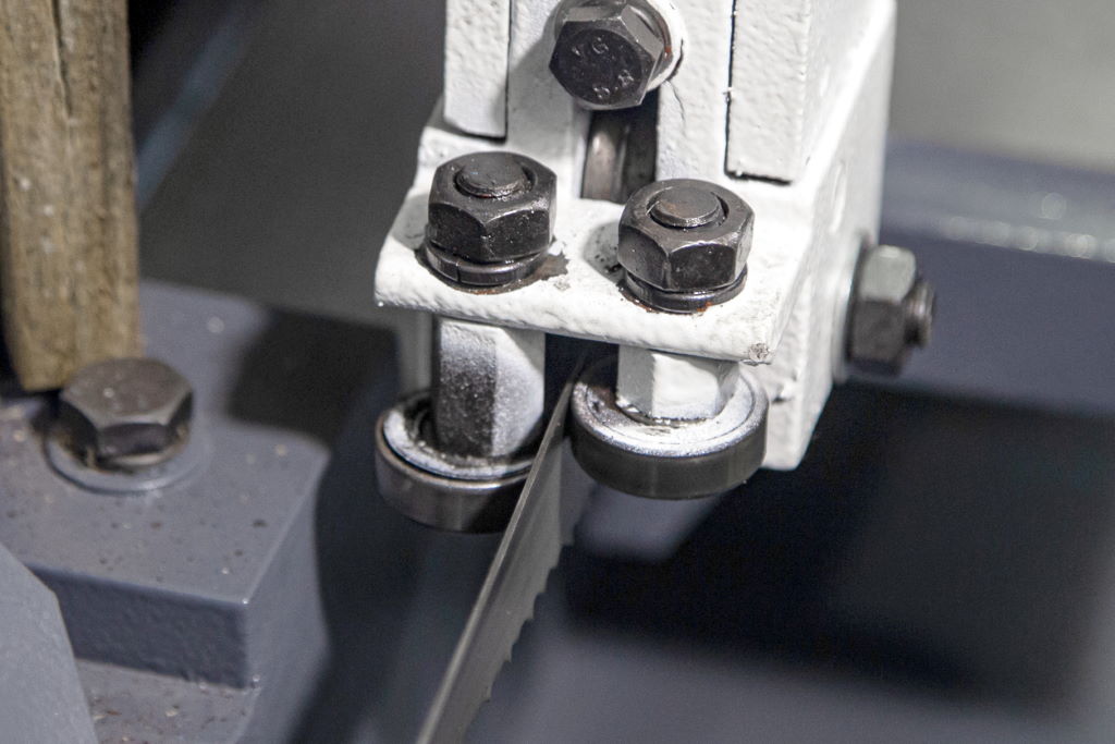 Полуавтоматический ленточнопильный станок MetalMaster MGH-200