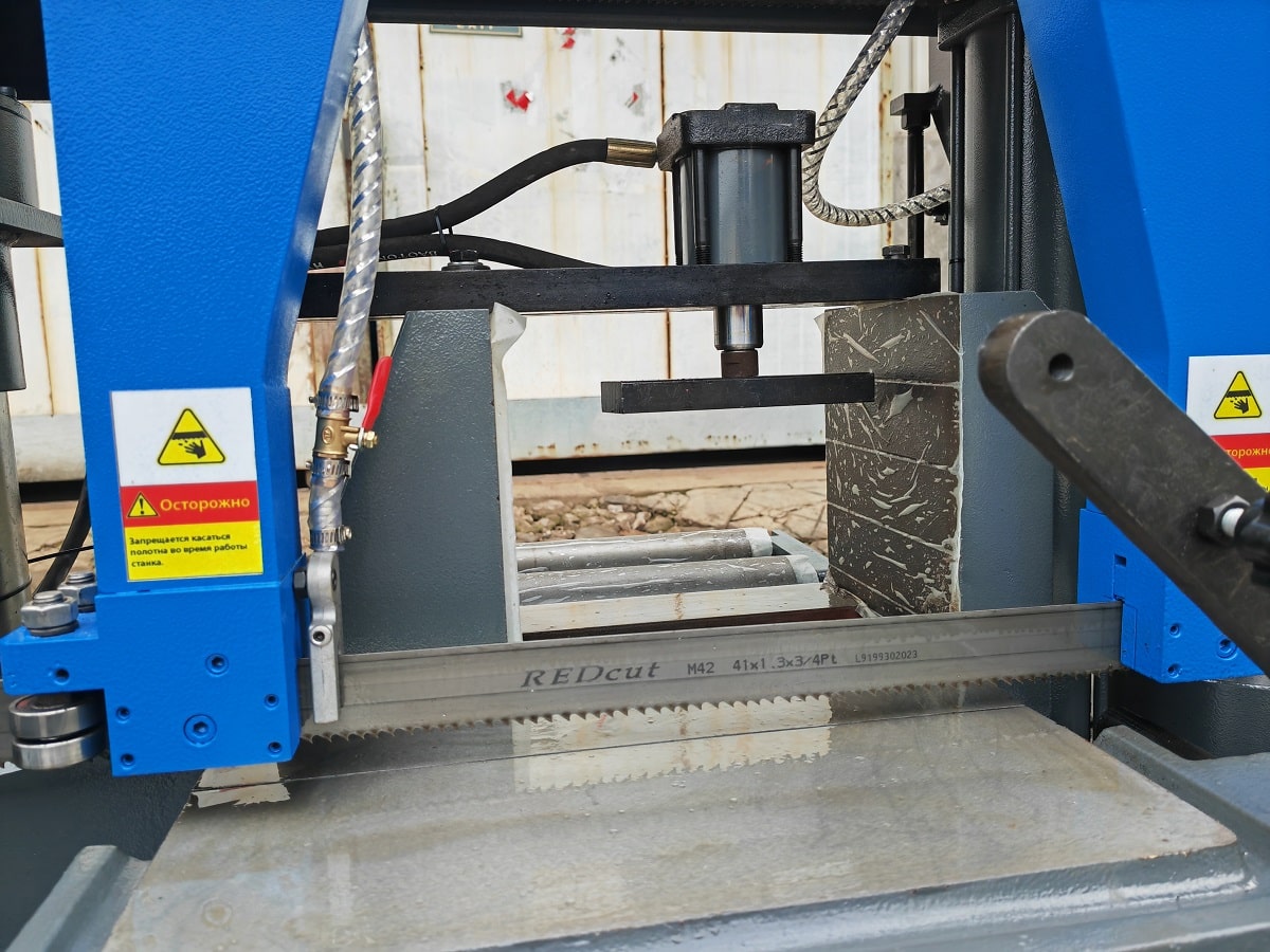 MetalTec BS 400 CH ленточнопильный станок резка под 90°