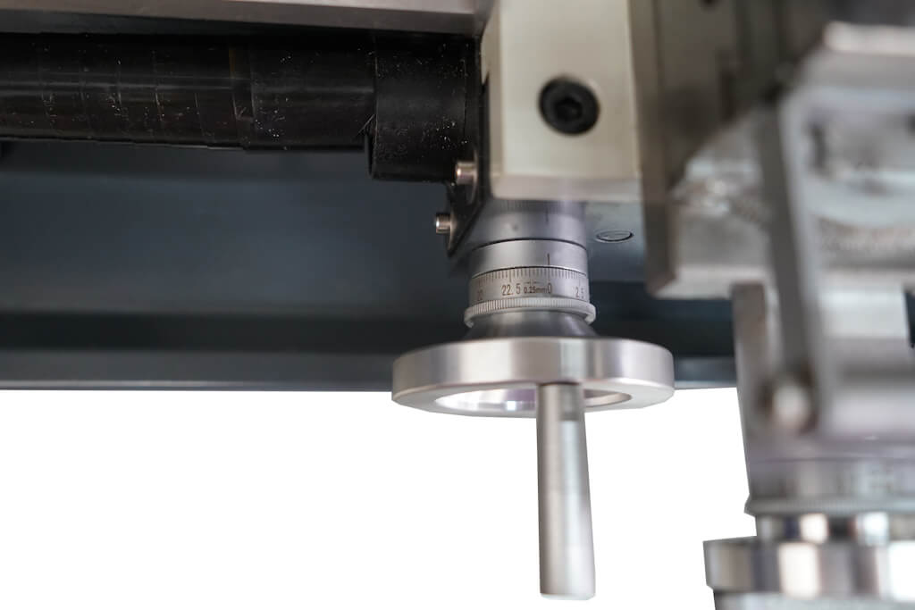Настольный токарно-винторезный станок Metal Master MML 2140VE с проходным отверстием шпинделя 38мм