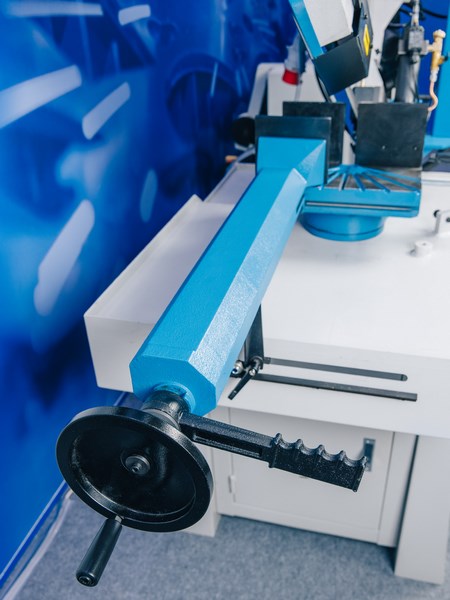 MetalTec BS 250 FHE ручной ленточнопильный станок по металлу