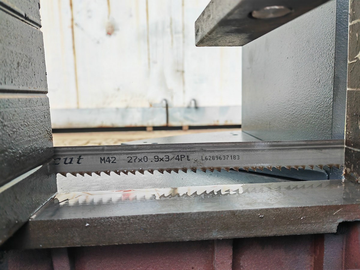 MetalTec BS 300 CZ ленточнопильный станок c поворотом  до 60°